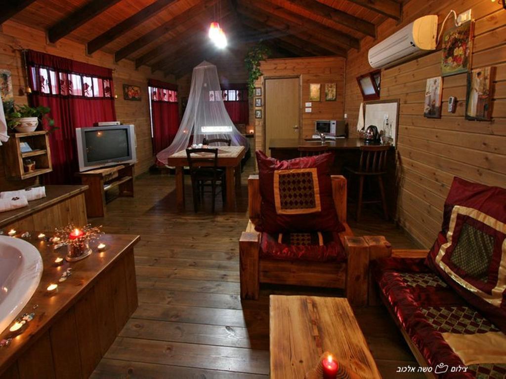 Ha'Bait Ba'Kfar Guesthouse Bruchim Qela' Alon Стая снимка